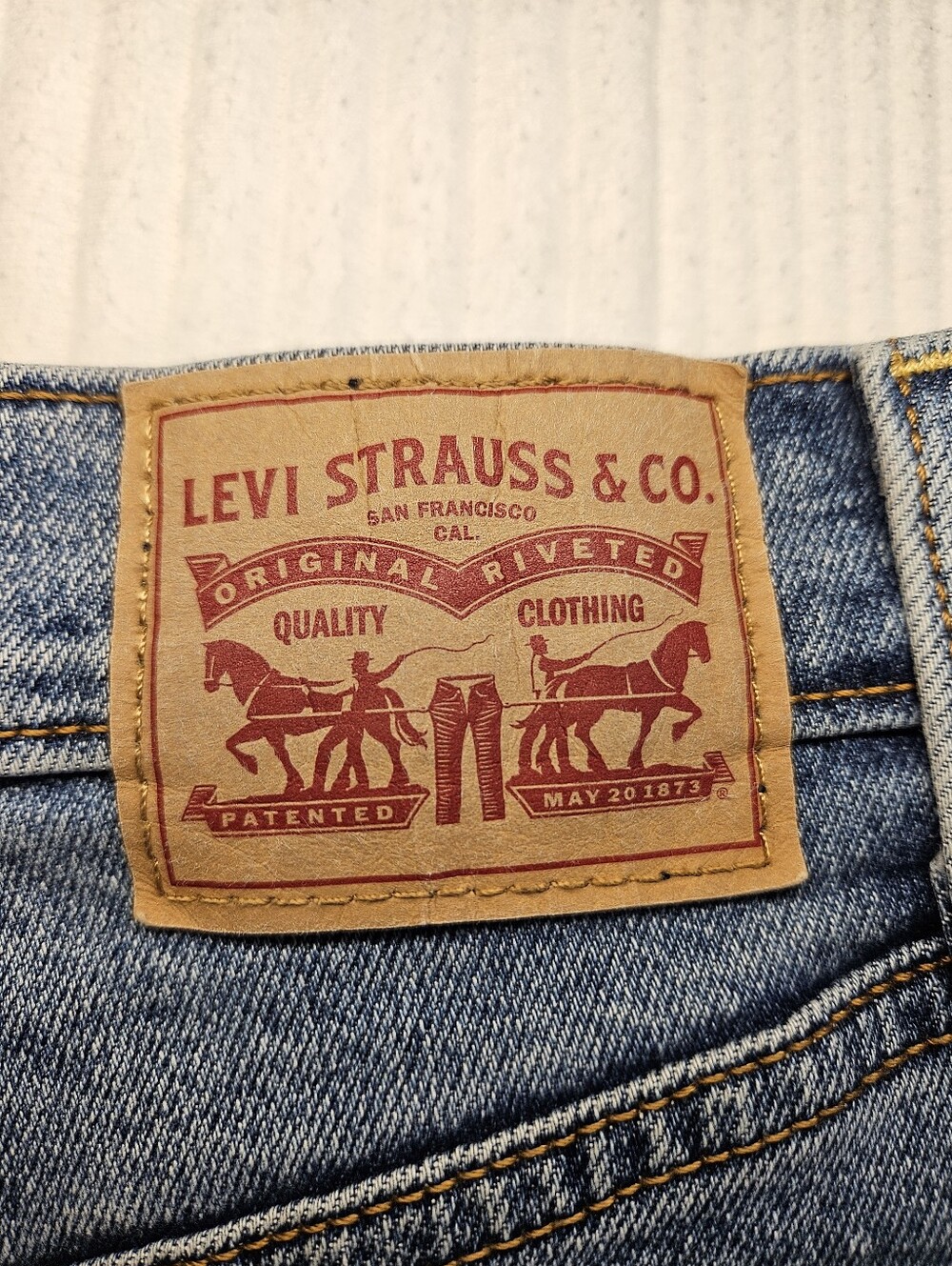 Levi's - Ribcage Straight Jeans - Picture 4 of 7